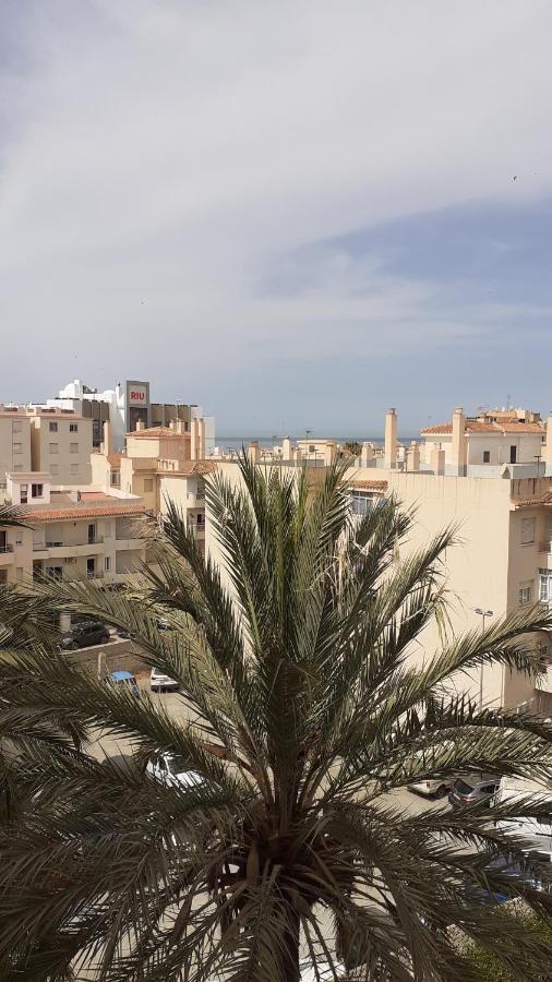 Amplío piso al lado de la playa en Nerja Apartamento Exterior foto