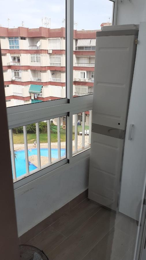 Amplío piso al lado de la playa en Nerja Apartamento Exterior foto