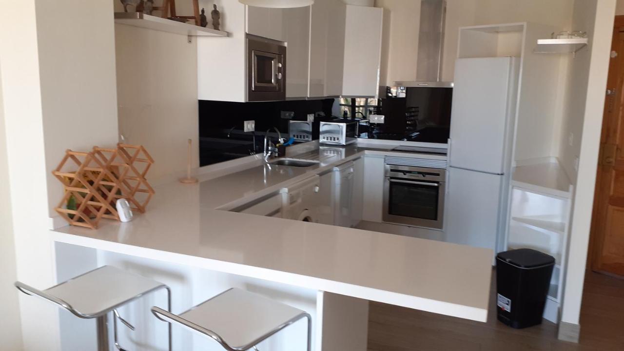 Amplío piso al lado de la playa en Nerja Apartamento Exterior foto