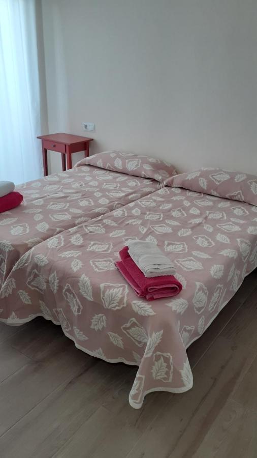 Amplío piso al lado de la playa en Nerja Apartamento Exterior foto