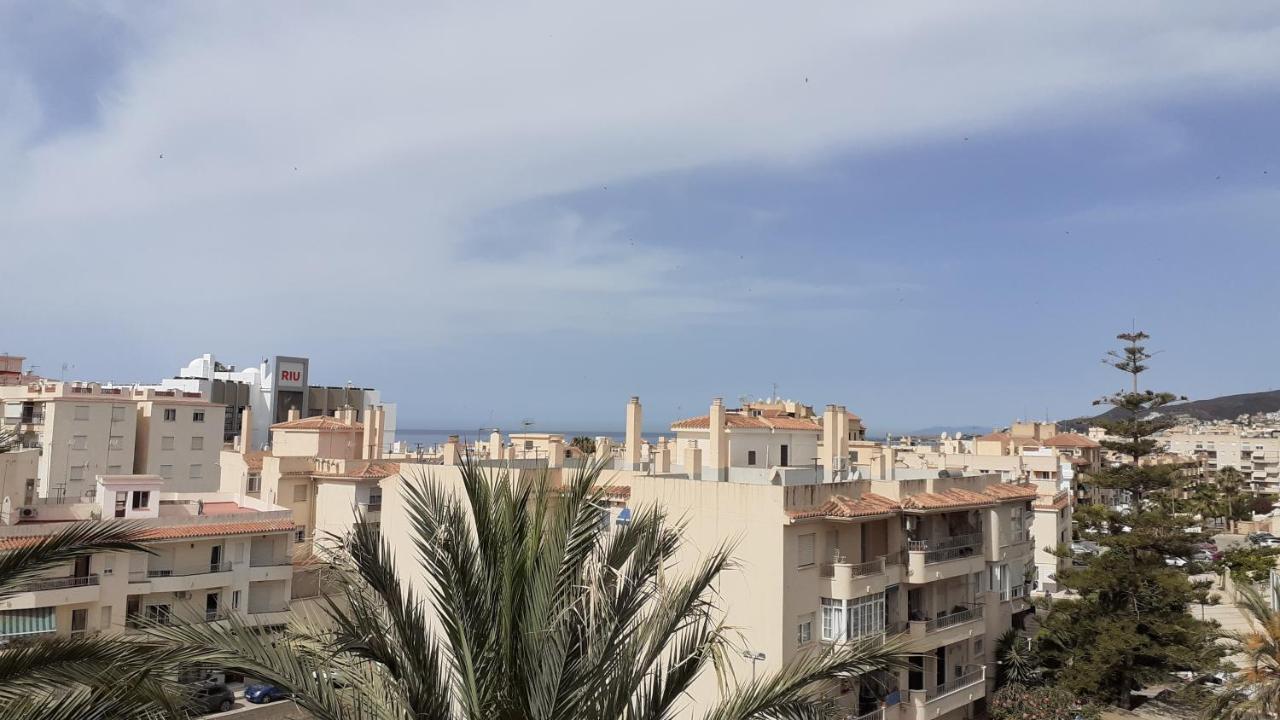 Amplío piso al lado de la playa en Nerja Apartamento Exterior foto