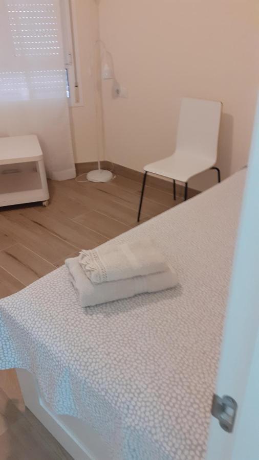 Amplío piso al lado de la playa en Nerja Apartamento Exterior foto