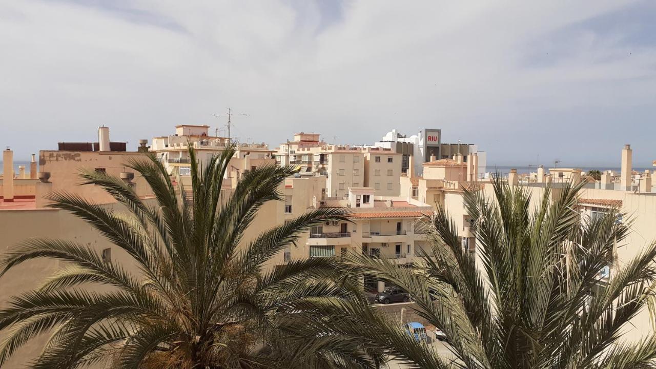 Amplío piso al lado de la playa en Nerja Apartamento Exterior foto